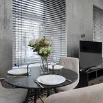 아파트 Beige In Center With Office By Renters 브로츠와프