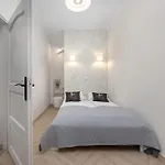 Beige In Center With Office By Renters