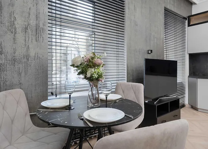 Apartmán Beige In Center With Office By Renters Vratislav