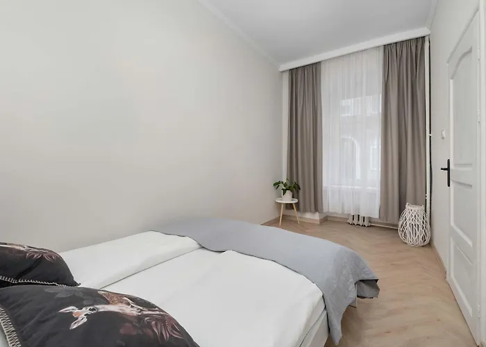 Beige In Center With Office By Renters Apartmán *