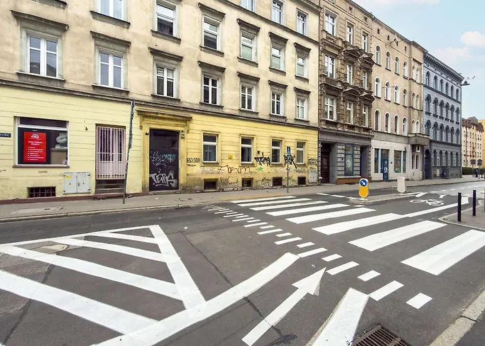 Beige In Center With Office By Renters * Vratislav